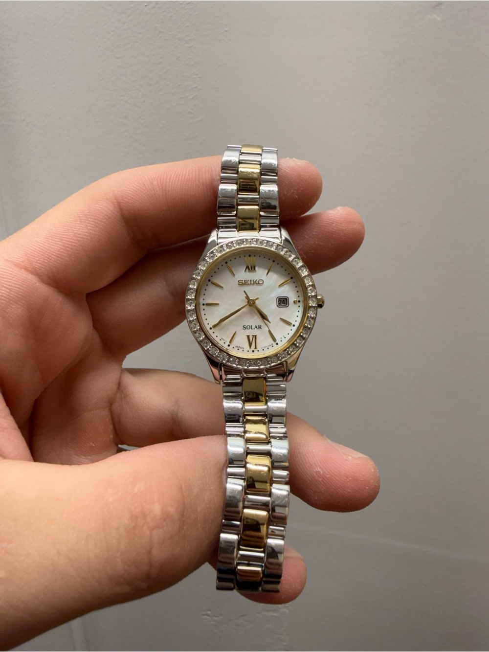 Seiko V137-0AAO SUT074 Solar 30M
Date Two Tone Mother Of Pearl Watch
Runs